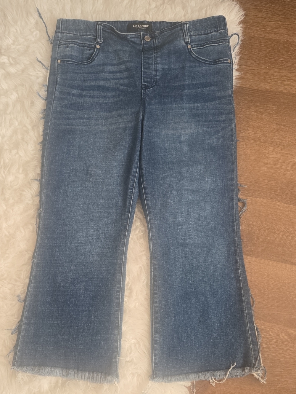 Liverpool Cropped Wide-Leg Jeans in Medium Wash Blue 16